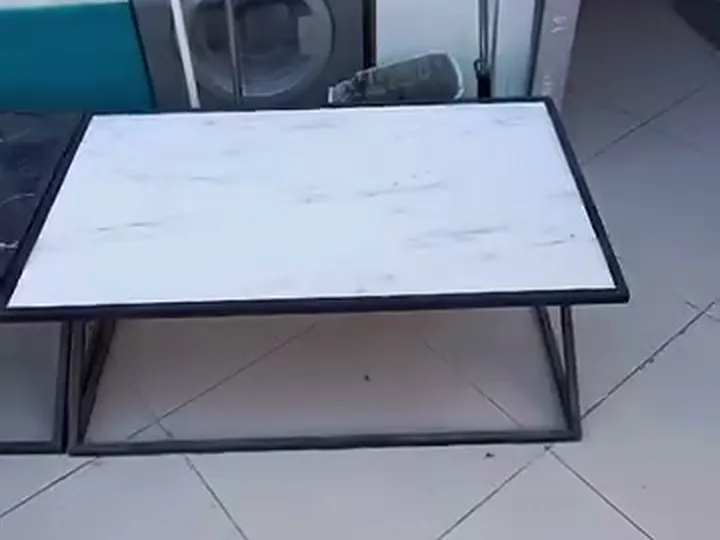 Beyaz mermer desenli metal ayaklı orta sehpa