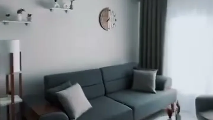 Gri köşe koltuk ve berjerli geniş salon